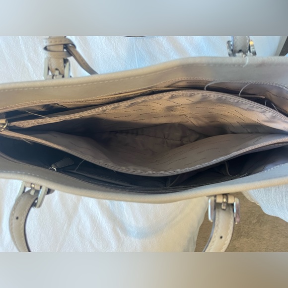 Michael Kors Purse - Picture 6 of 7